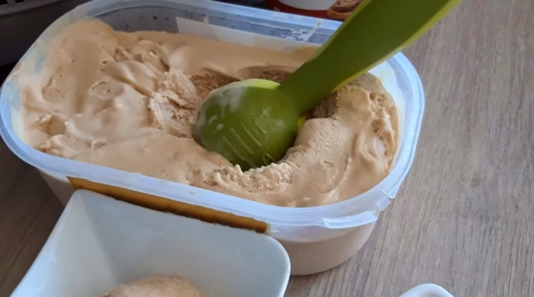 La recette virale de glace en 2 ingrédients sur TikTok : simple mais un vrai défi pour les bras !