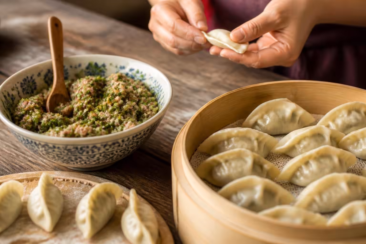 découvrez comment préparer des raviolis chinois maison façon dumplings avec notre recette facile et authentique, pour un délicieux voyage culinaire à la maison.